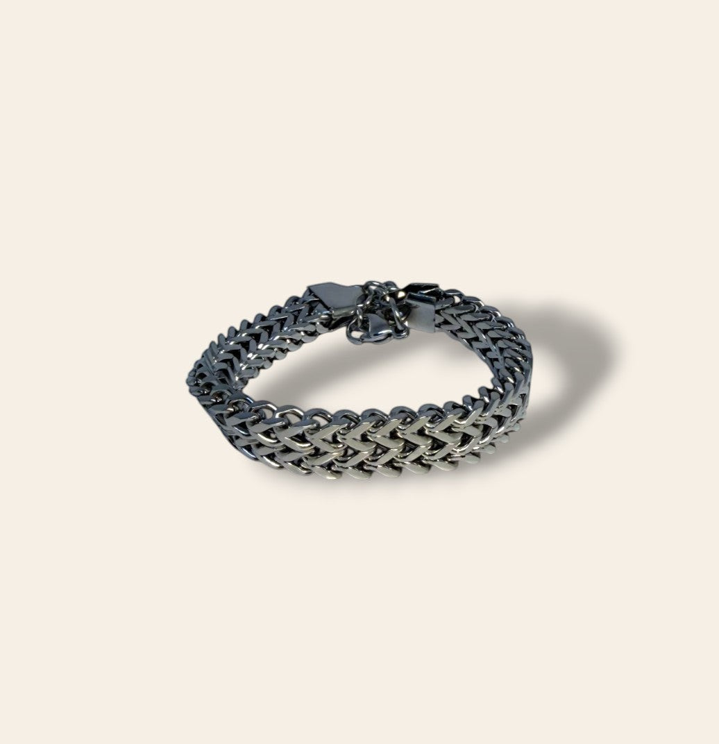 Bracelet Majoa Indomptable en acier inoxydable argenté avec double maille entrelacée, style unisexe résistant à l'eau.