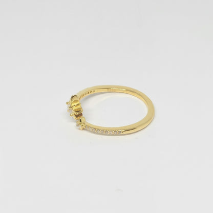 Majoa Astréa gold-plated sterling silver ring with star motif and sparkling stones. Adjustable size.