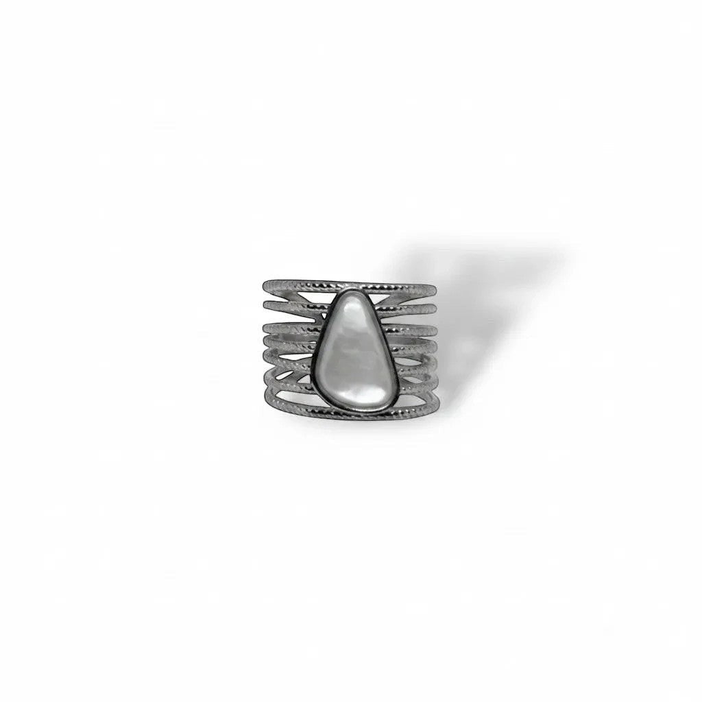 Bague Majoa Éclat Nacré en acier inoxydable argenté avec anneaux entrelacés et pierre nacrée centrale