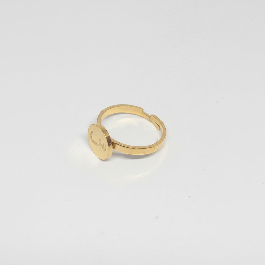 Majoa gold stainless steel ring with oval face engraved with Arabic letter Nun. Minimalist design.