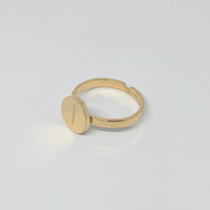 Majoa gold stainless steel ring with a round medallion engraved with the Arabic letter Nun.
