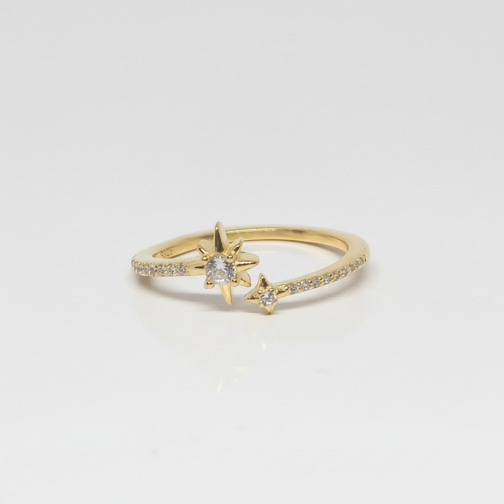 Majoa gold-tone adjustable ring with star motif and clear stones, made of 925 silver.