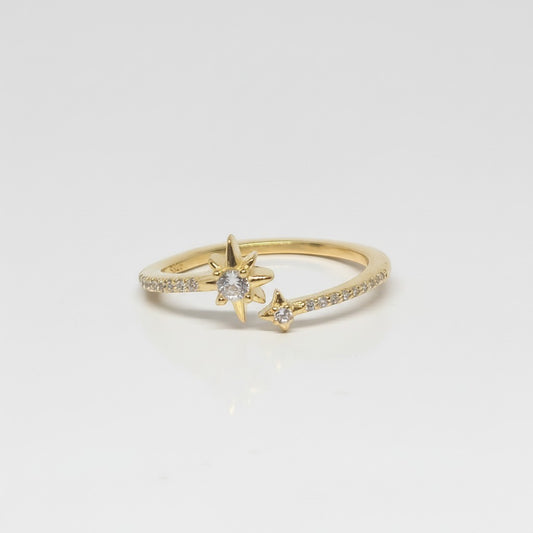 Majoa gold-tone adjustable ring with star motif and clear stones, made of 925 silver.
